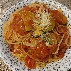 ズッキーニのトマトパスタ